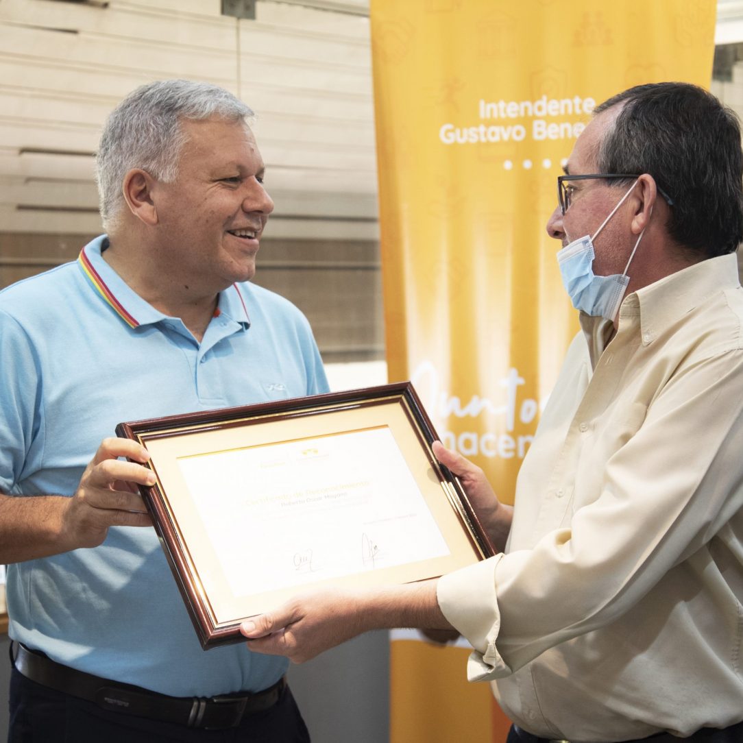 RECONOCIMIENTO AL EMPLEADO MUNICIPAL, ROBERTO MOYANO, POR SUS 38 AÑOS DE ANTIGÜEDAD