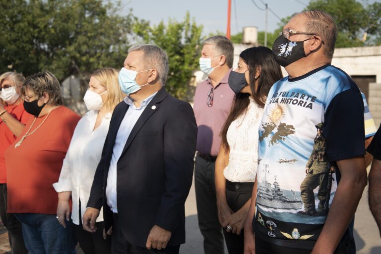 IZAMIENTO DE BANDERA EN VÍSPERAS DEL 40 ANIVERSARIO DE LA GESTA DE MALVINAS