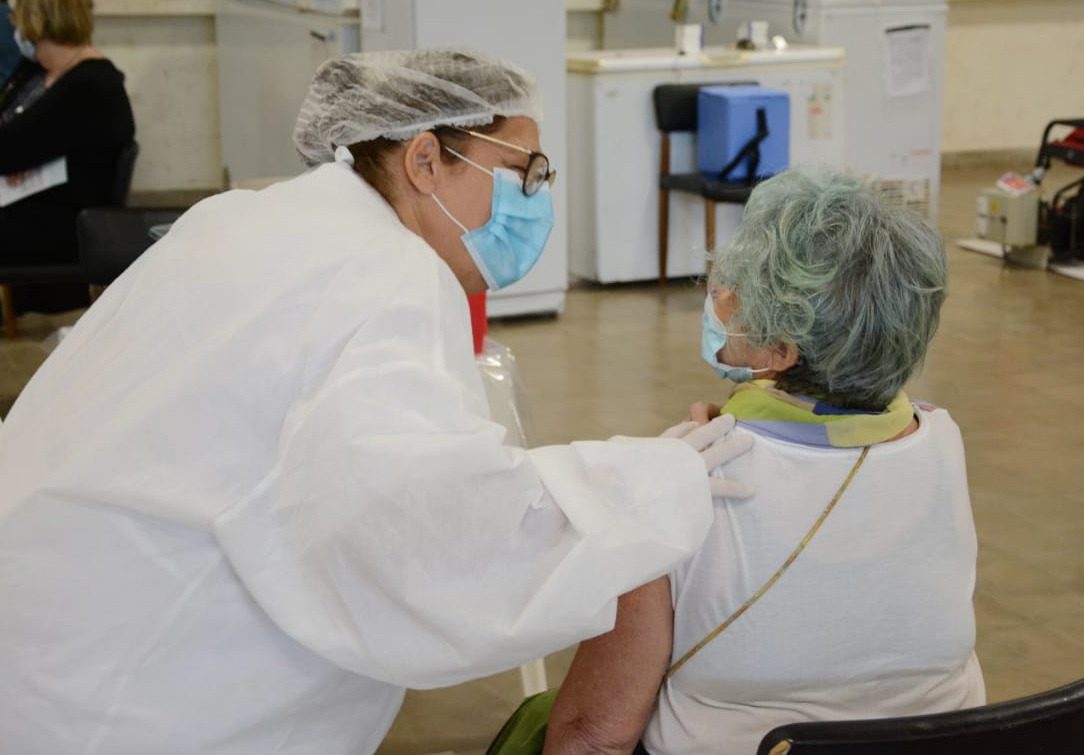 A UN AÑO DE LA INOCULACIÓN DE LA PRIMERA DOSIS CONTRA EL COVID, ARROYITO YA SUMA MÁS DE 57 MIL DOSIS COLOCADAS