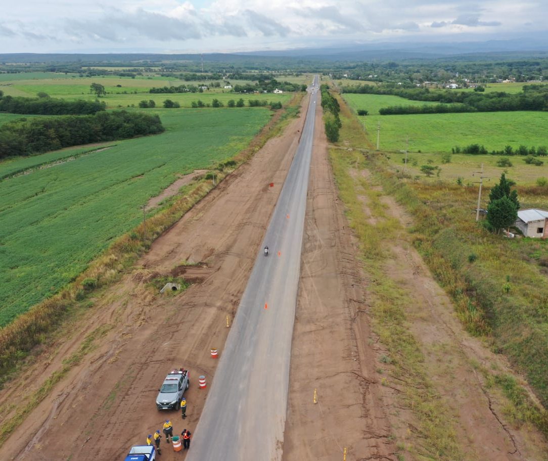 SCHIARETTI SUPERVISÓ OBRAS DE PAVIMENTACIÓN EN EL CAMINO DE LA COSTA