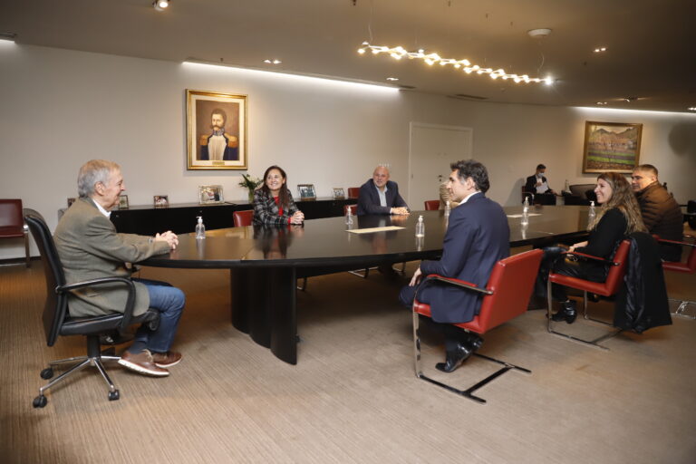 SCHIARETTI RECIBIÓ A REPRESENTANTES DE AMAZON WEB SERVICES