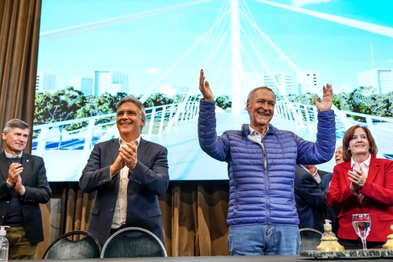 SE VIENE UN NUEVO Y MODERNO PUENTE PEATONEAL SOBRE EL SUQUÍA