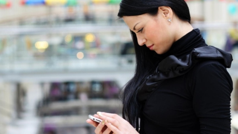 EL USO EXCESIVO DEL CELULAR PROVOCA CARA REDONDA