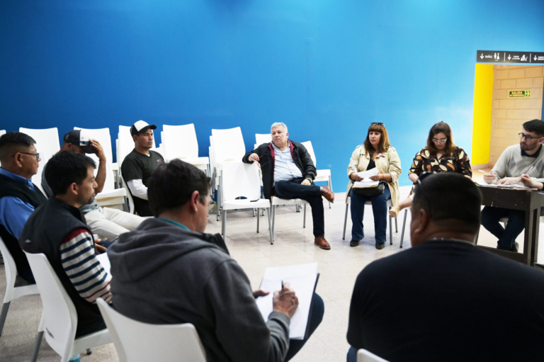 NUEVA REUNIÓN EN POS DE LAS VIVIENDAS MUNICIPALES