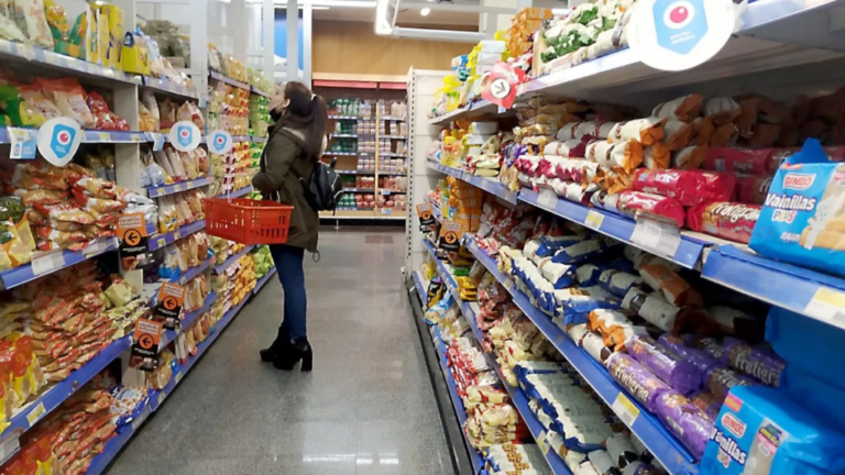 INFLACIÓN RECORD PONE EN ALERTA A LA ECONOMÍA ARGENTINA