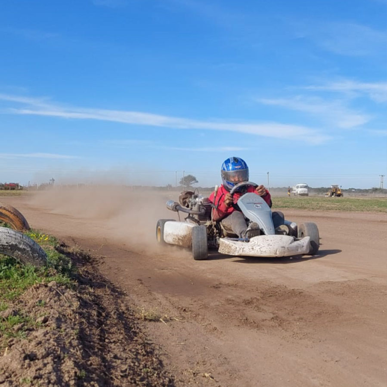 JORNADA DE KARTS EN EL AUTÓDROMO “KAPI DOMINGUEZ”