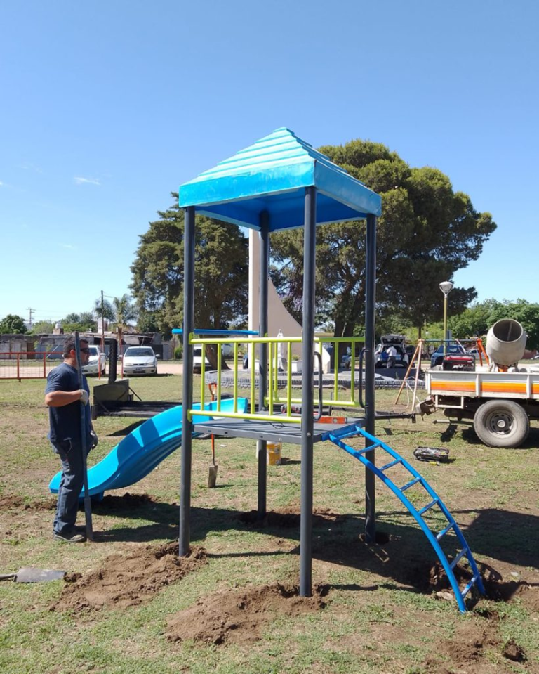 CONTINÚAN LAS MEJORAS EN DISTINTAS PLAZAS DE LA CIUDAD