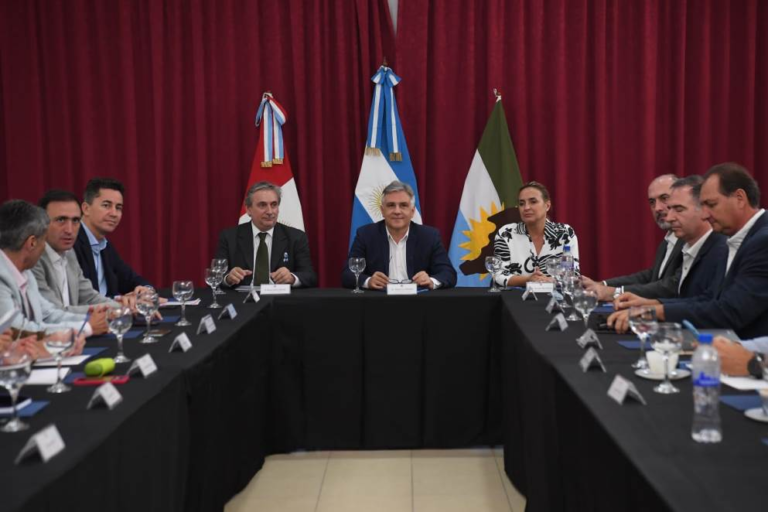 LLARYORA ENCABEZÓ LA PRIMERA REUNIÓN DE GABINETE EN CRUZ DEL EJE