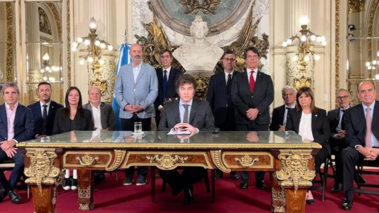 HOY POR LA MAÑANA SE PUBLICÓ EL DECRETO DE MILEI EN EL BOLETÍN OFICIAL