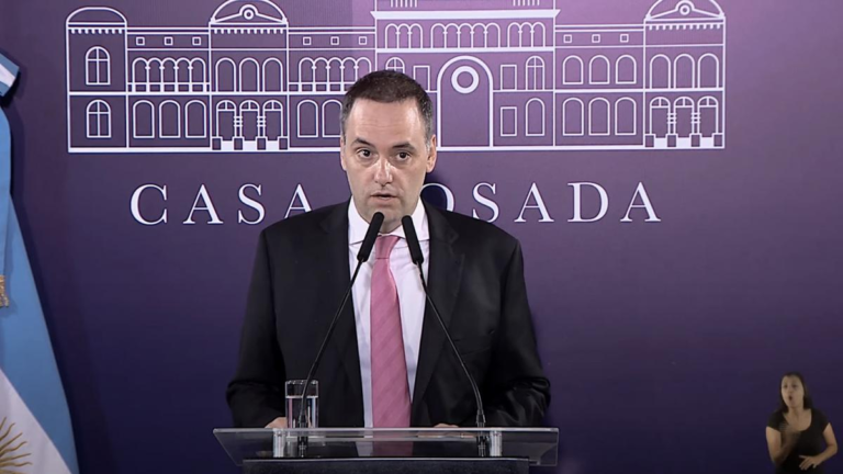 EL PRESIDENTE ELIMINARÁ FONDOS FIDUCIARIOS POR $USD 2000 MILLONES