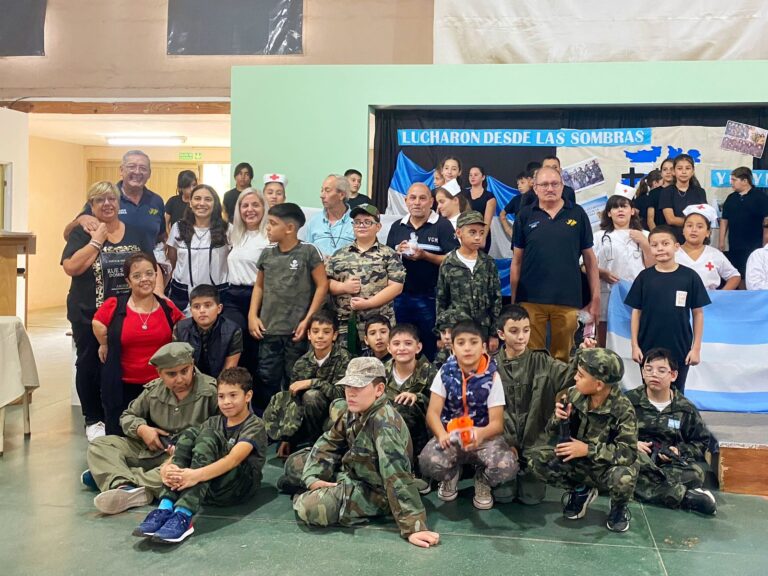 LA ESCUELA MANUEL BELGRANO BRINDÓ HOMENAJE A LA GESTA DE MALVINAS