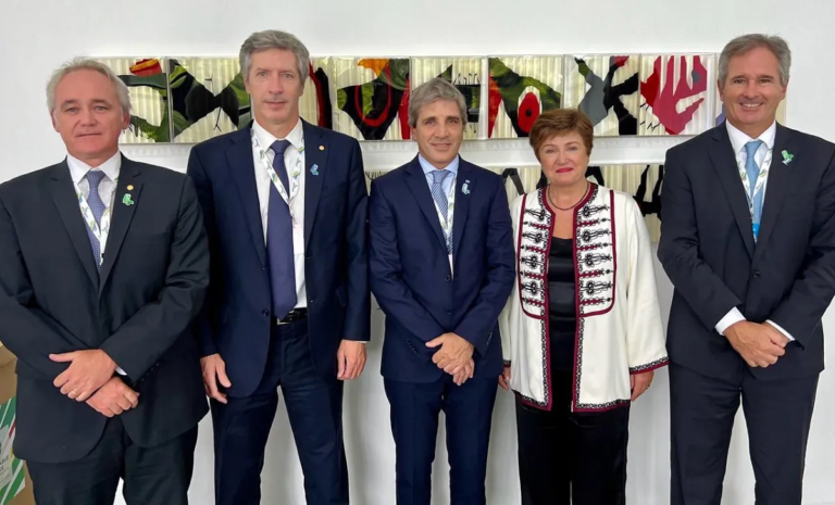 CAPUTO VIAJARÁ ESTA SEMANA A EEUU PARA REUNIRSE CON EL FMI