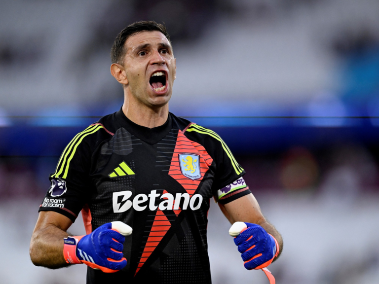 DIBU MARTÍNEZ RENOVÓ CONTRATO CON EL ASTON VILLA