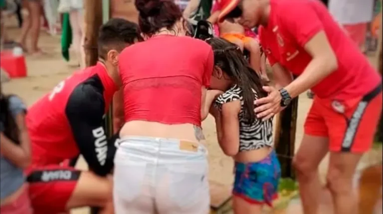 RESCATARON A DOS NIÑAS QUE SE ESTABAN AHOGANDO EN LA LAGUNA MAR CHIQUITA