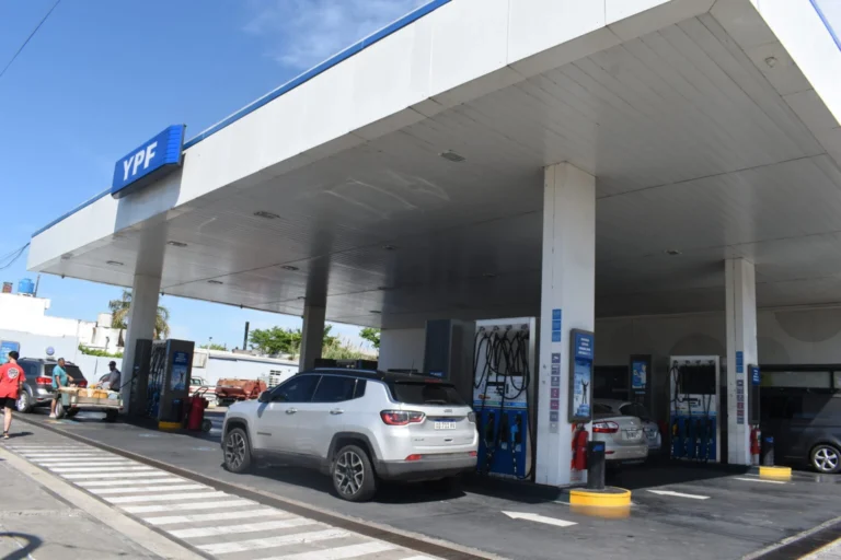 DESDE EL 1º DE MAYO, YPF REDUCIRÁ UN 4% EL PRECIO DEL COMBUSTIBLE