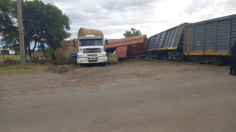 RÍO PRIMERO: IMPACTANTE CHOQUE ENTRE UN TREN Y UN CAMIÓN