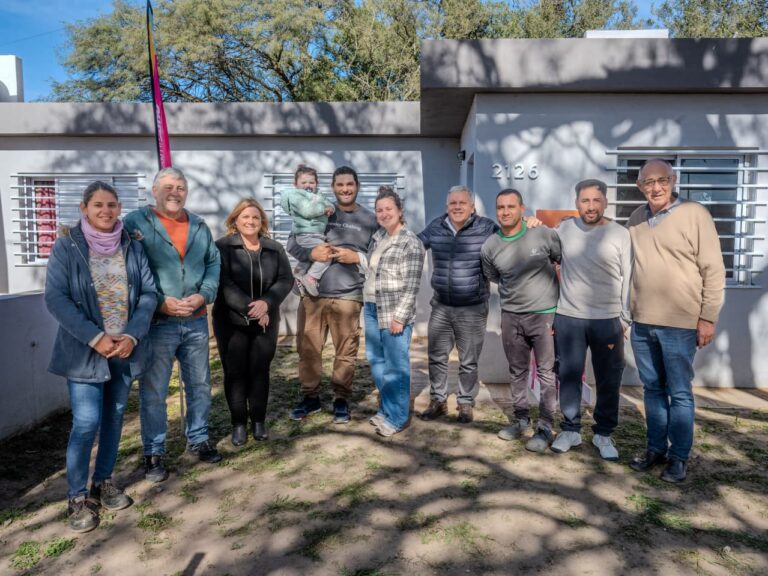 NUEVA ENTREGA DE VIVIENDAS EN ARROYITO